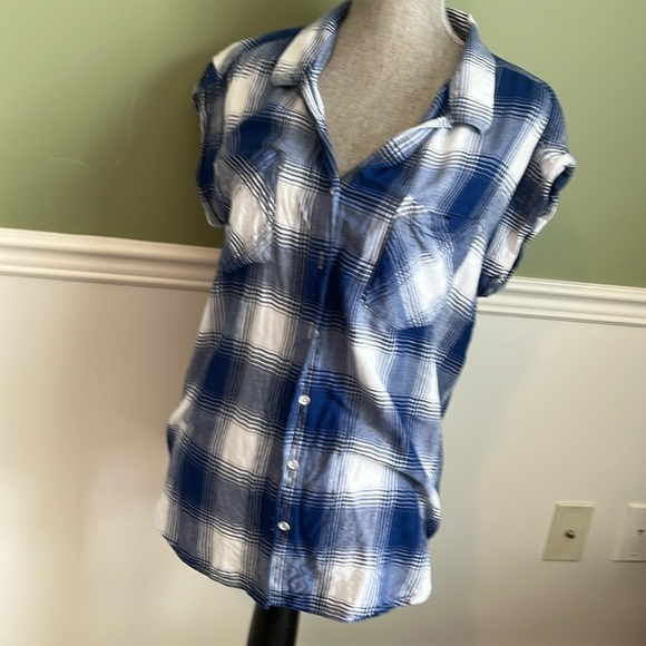 Cute light flannel button up shirt - Picture 1 of 7